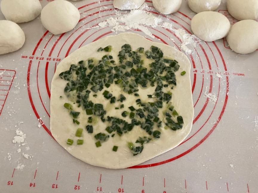 Preparing Scallion Oil